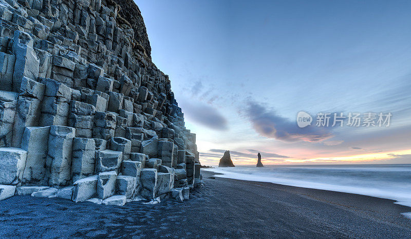 Reynisfjara 海滩上的 Reynisdrangar